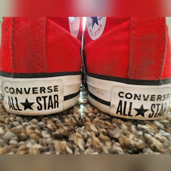 Red High Top Convesre Chuck Taylor All Star - Picture 8 of 8